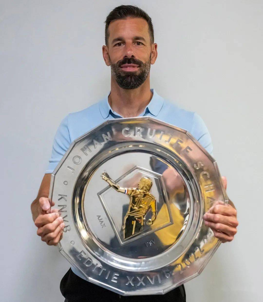 社区盾国际比赛日再迎强敌，埃因霍温豪取连胜，主帅态度——引发热议，更衣室氛围转暖的简单介绍-南宫体育注册/下载